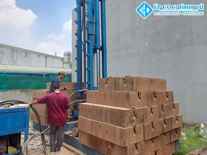 thi công ép cọc bê tông nhà xây chen 02